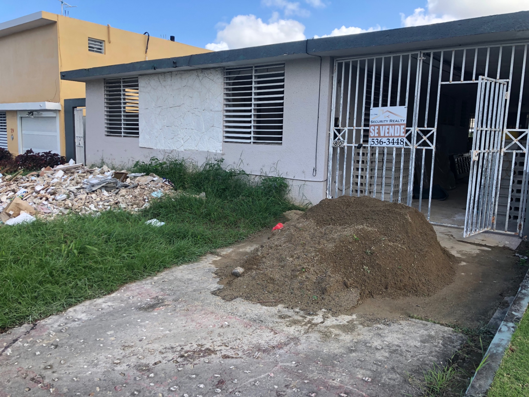 Propiedad deteriorada rehabilitada antes de la remodelación