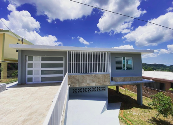 Casa rural rehabilitada por completo después de la remodelación